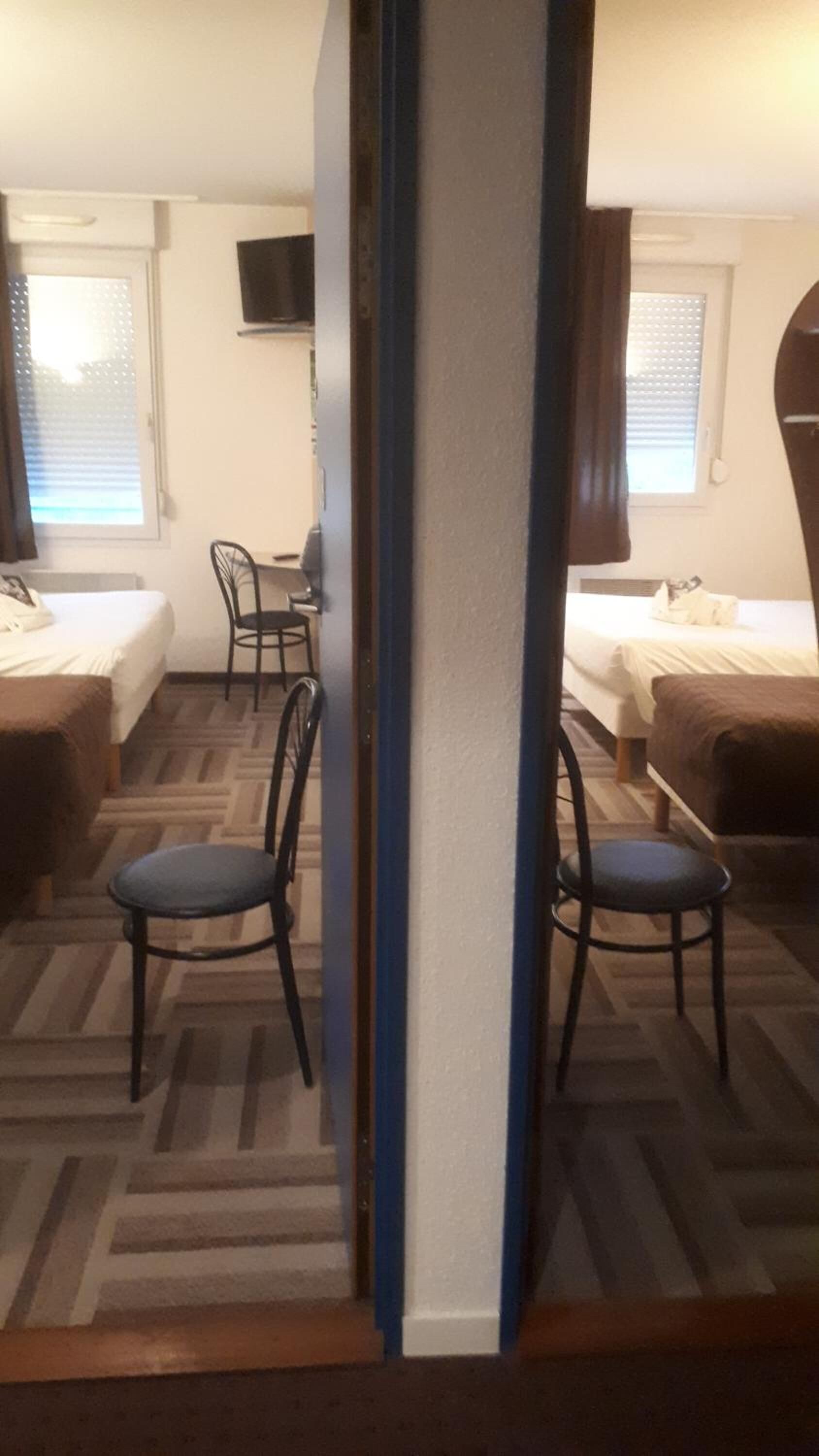 Bureau, chambres insonorisées, fer et planche à repasser, Wi-Fi gratuit