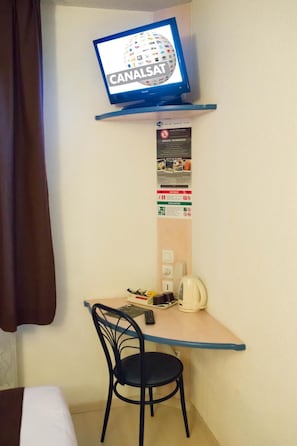 Desk, soundproofing, iron/ironing board, free WiFi