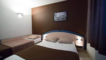 Schreibtisch, schallisolierte Zimmer, Bügeleisen/Bügelbrett