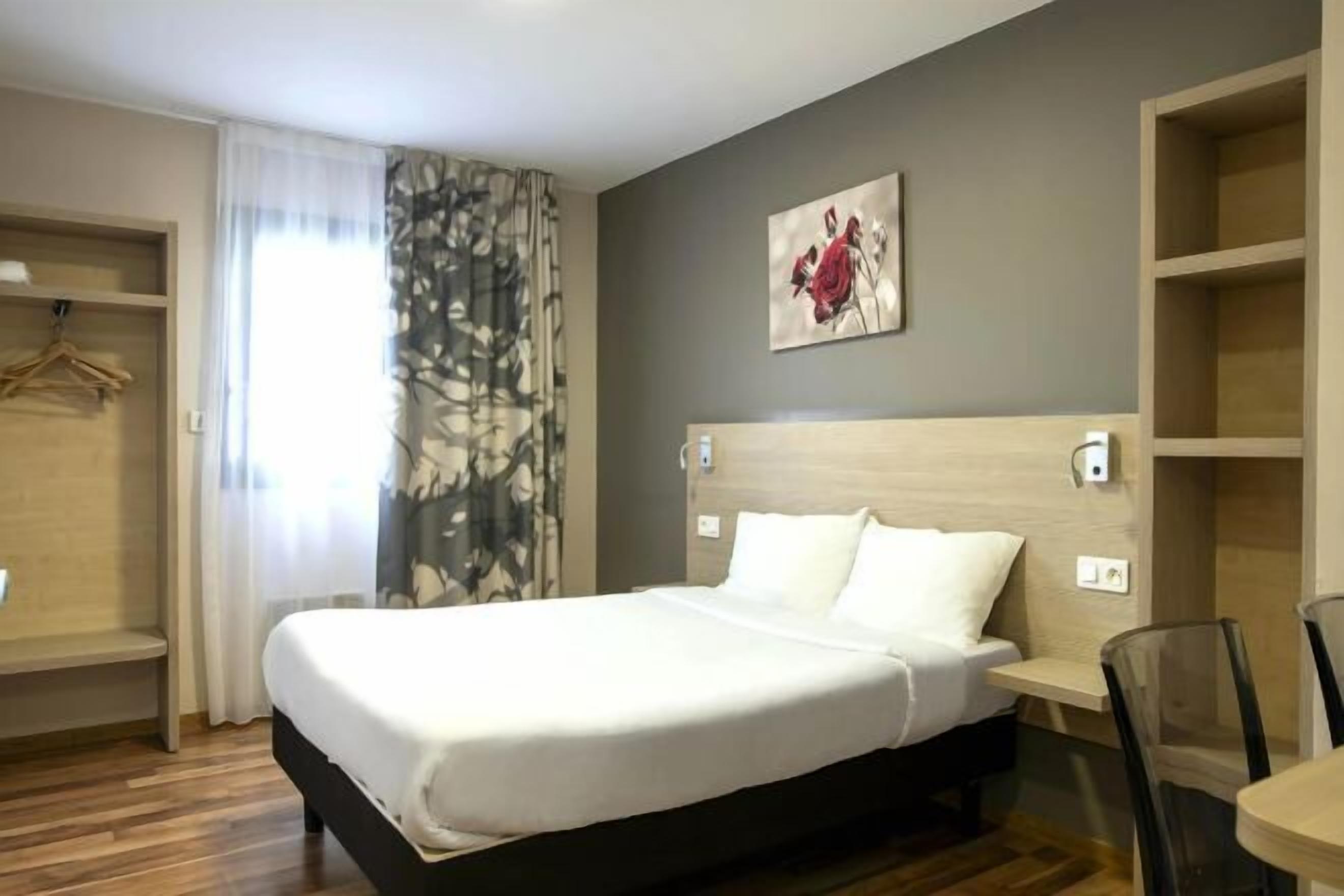 Bureau, chambres insonorisées, Wi-Fi gratuit, draps fournis