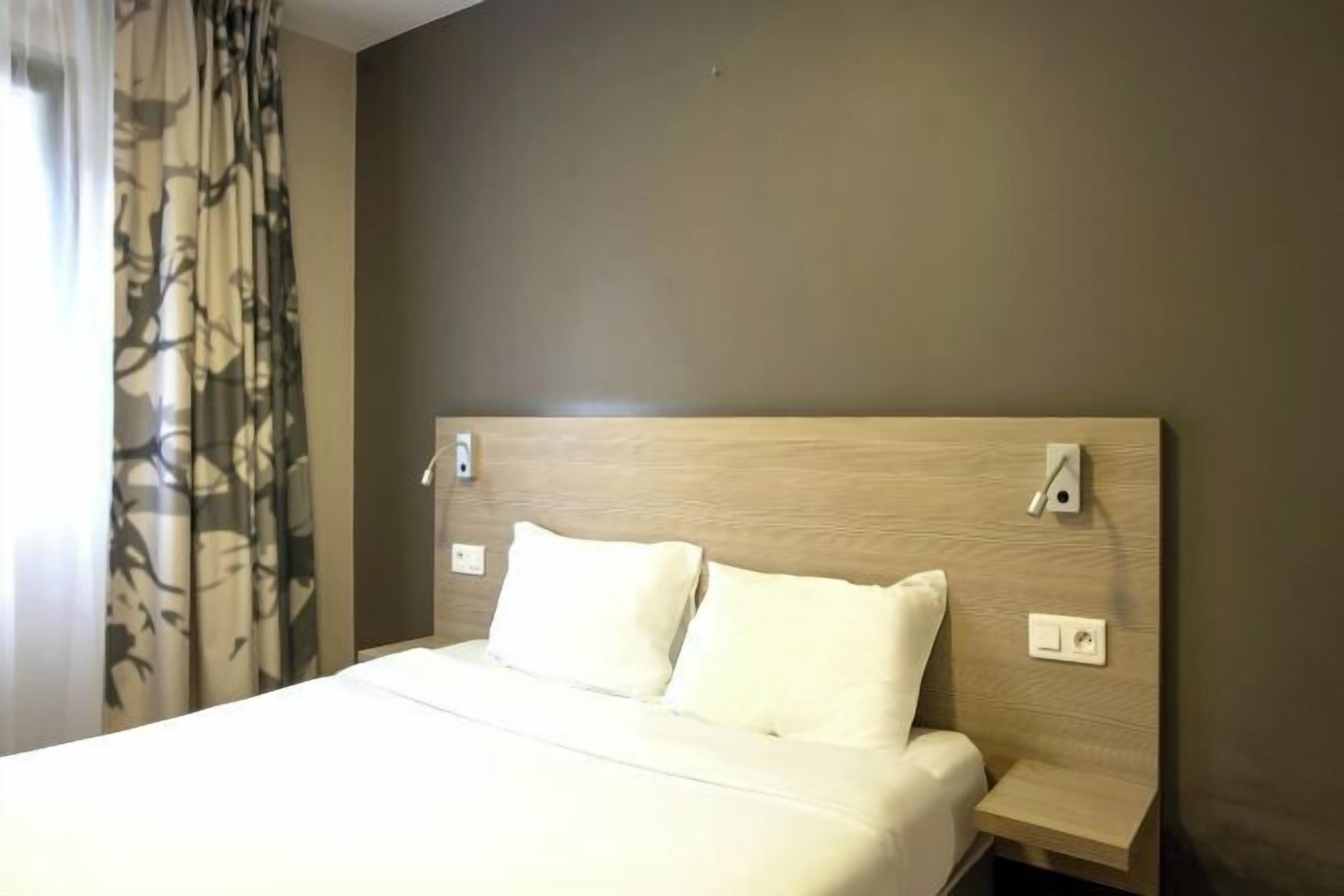 Bureau, chambres insonorisées, Wi-Fi gratuit, draps fournis