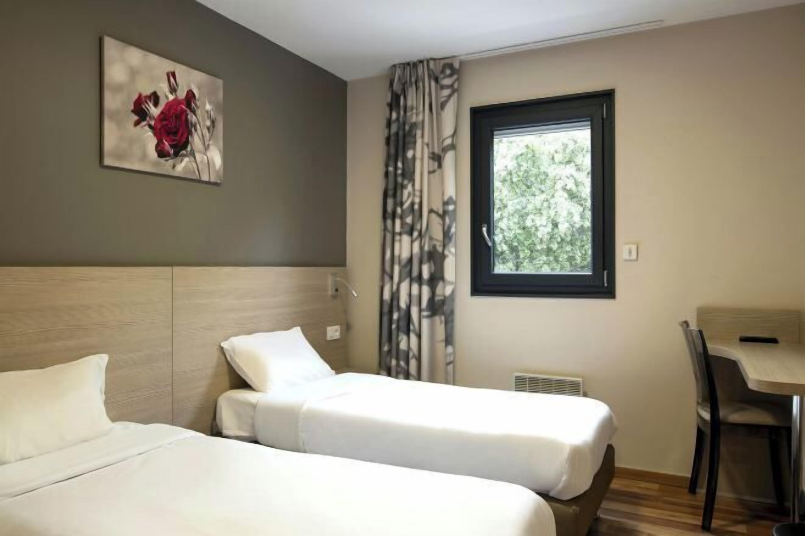 Bureau, chambres insonorisées, Wi-Fi gratuit, draps fournis