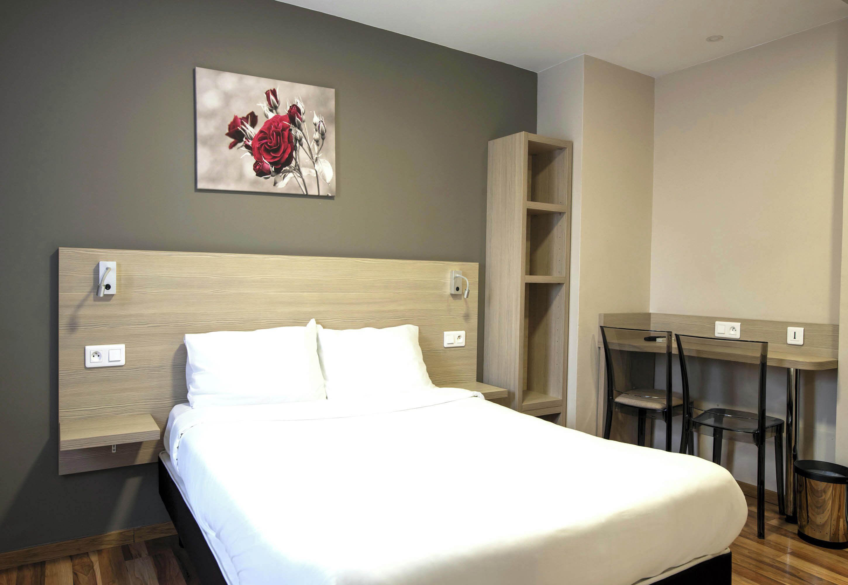 Double Room, Mobility Accessible, Non Smoking | Desk, soundproofing, free WiFi, bed sheets