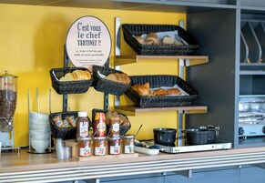 Desayuno buffet todos los días (con cargo)