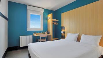 Bureau, fer et planche à repasser, Wi-Fi gratuit, draps fournis