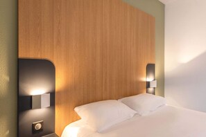 Bureau, fer et planche à repasser, Wi-Fi gratuit, draps fournis