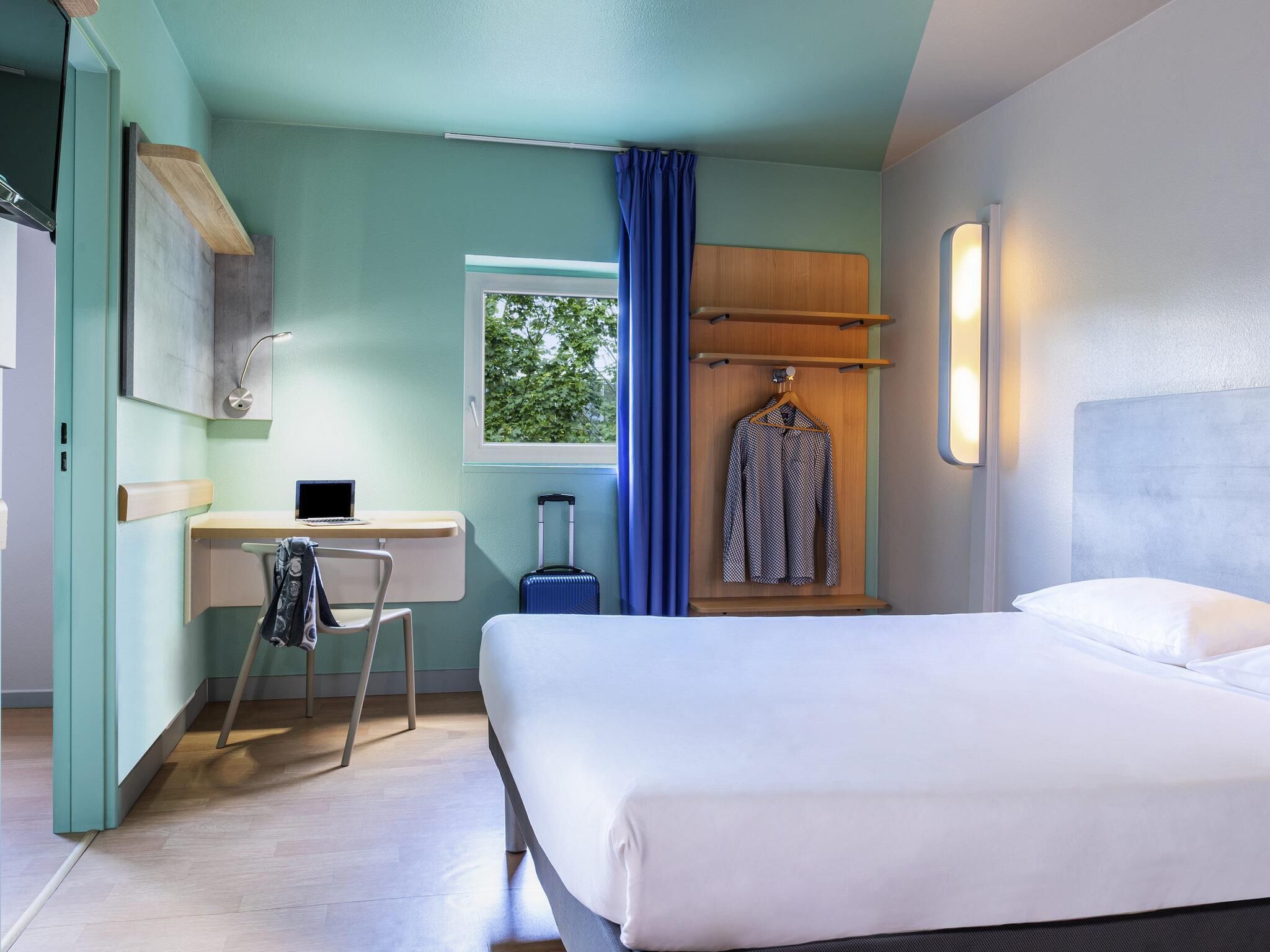 Triple Room, Multiple Beds | Premium bedding, desk, blackout drapes, soundproofing