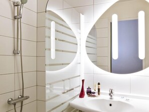 Premium bedding, desk, blackout drapes, soundproofing - ibis budget Grigny Centre (Grigny)