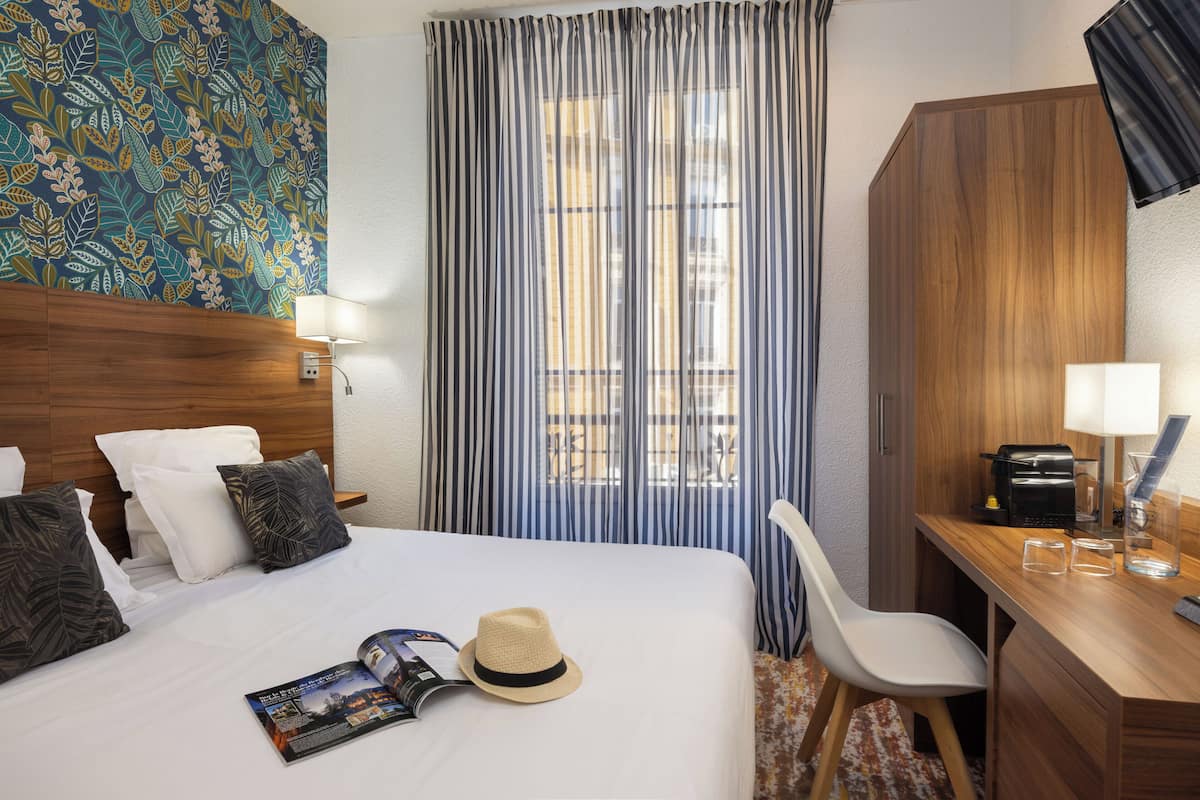 Superior Double Room | In-room safe, desk, blackout drapes, soundproofing