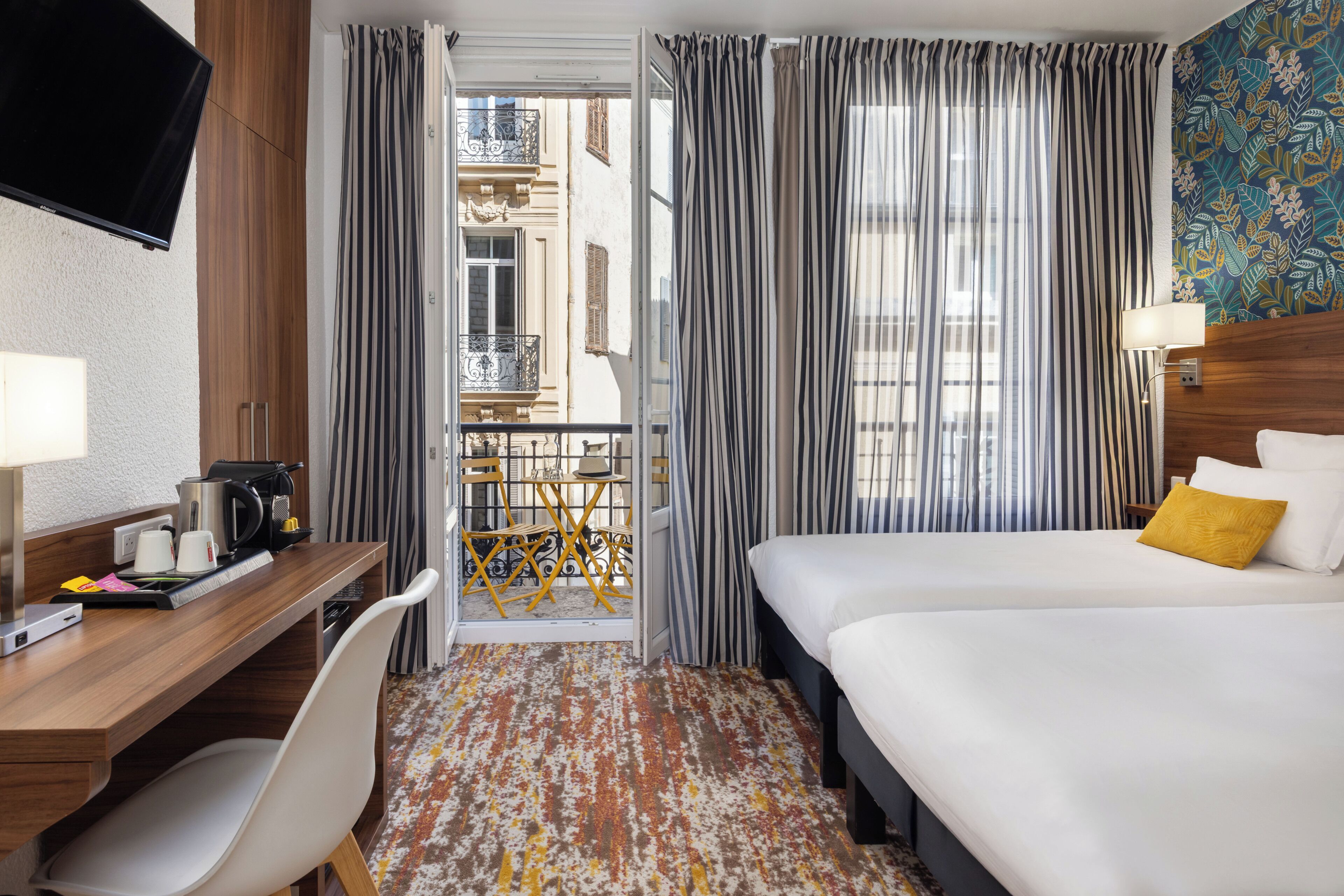 Superior Double Room, Balcony | In-room safe, desk, blackout drapes, soundproofing