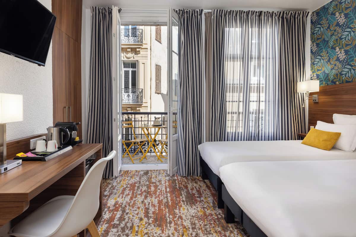 Superior Double Room, Balcony | In-room safe, desk, blackout drapes, soundproofing