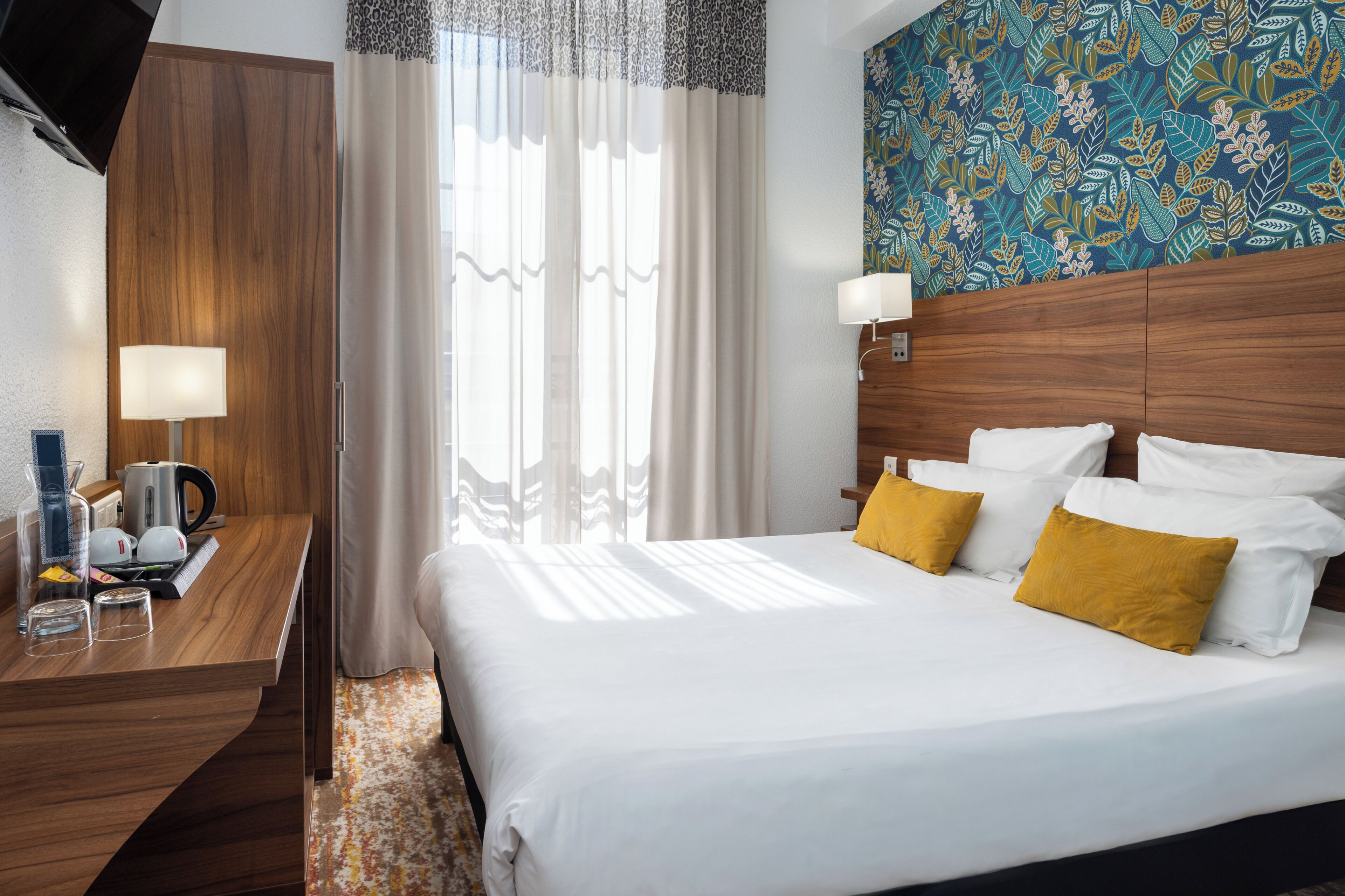 Classic Double Room | In-room safe, desk, blackout drapes, soundproofing