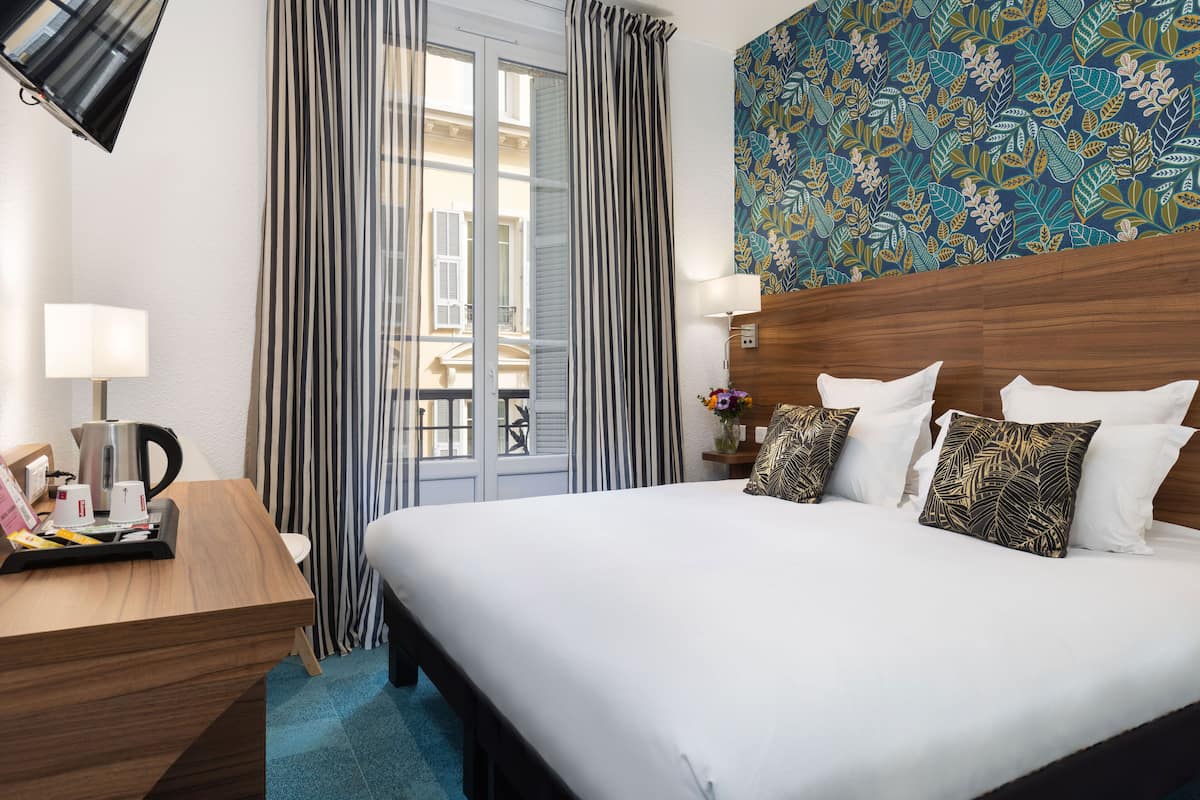 Superior Double Room | In-room safe, desk, blackout drapes, soundproofing