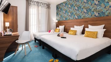 Superior-Dreibettzimmer | Zimmersafe, Schreibtisch, Verdunkelungsvorhänge, schallisolierte Zimmer