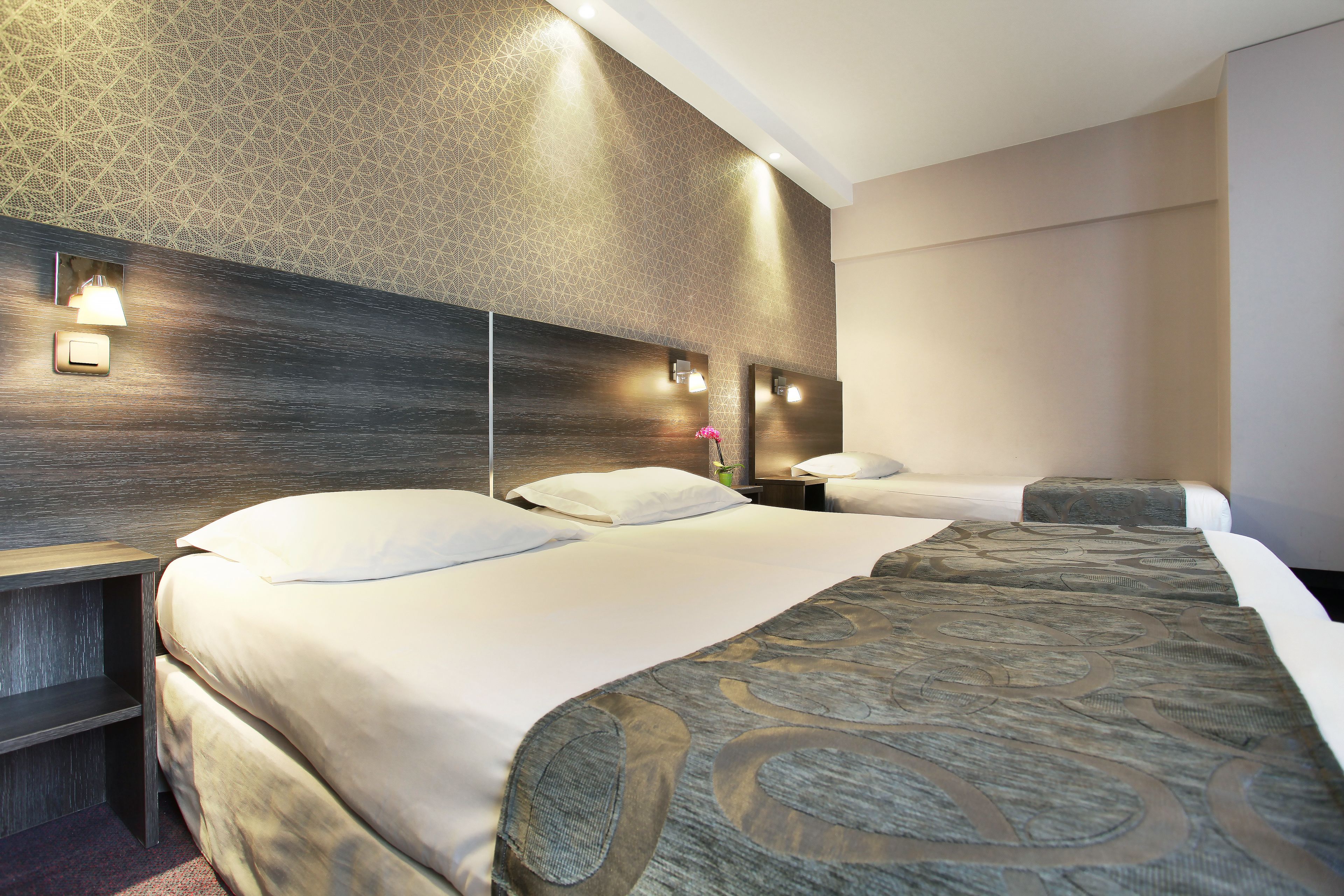 triple room | in-room safe, desk, soundproofing, free cots/infant beds