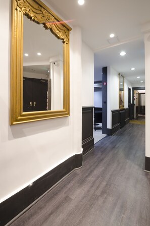 Hallway - Hotel Migny Opera Montmartre (Paris)