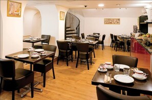 Daily buffet breakfast for a fee - Hotel Impérial Paris (Paris)