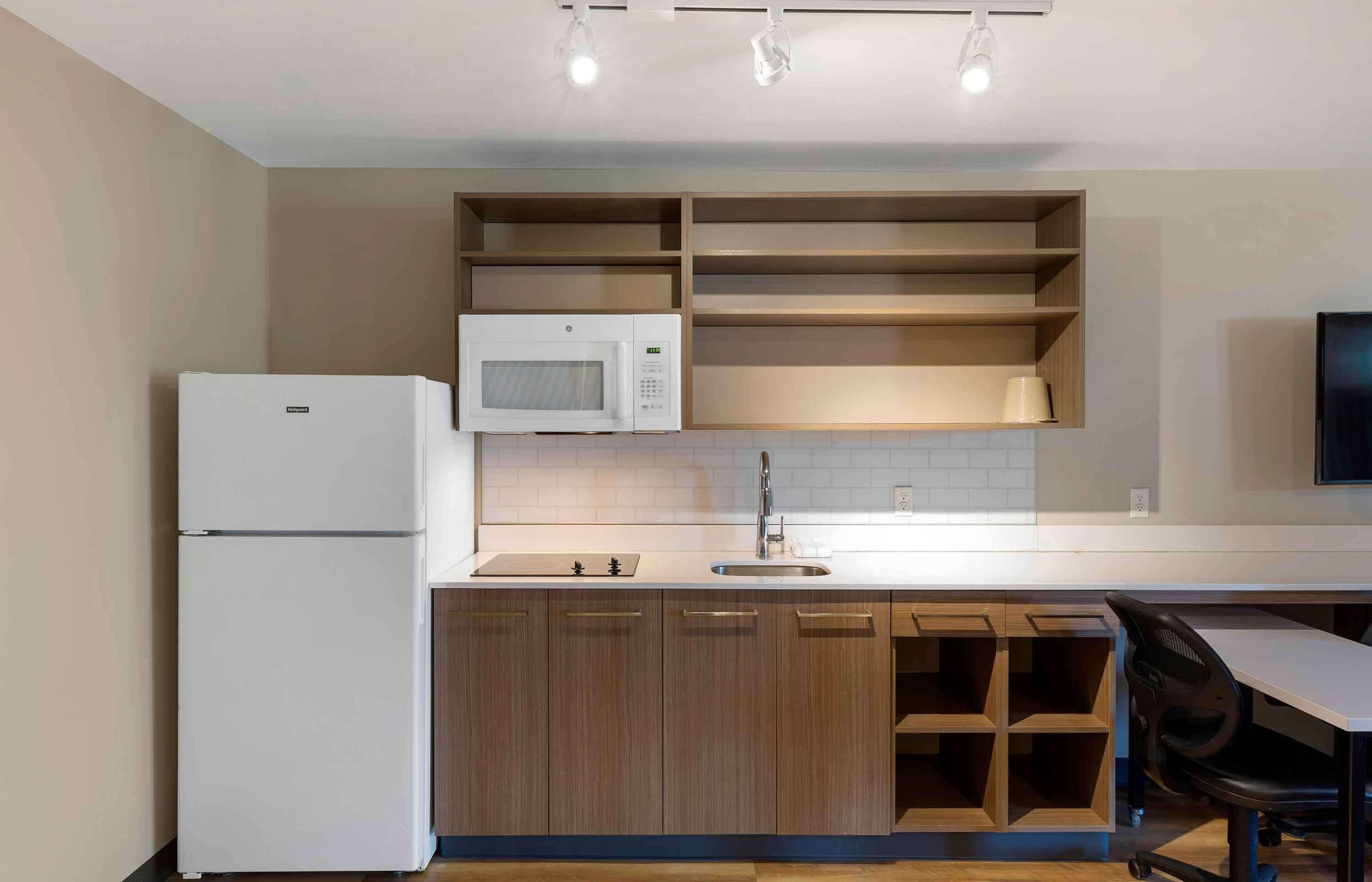 Rúmföt af bestu gerð, skrifborð, straujárn/strauborð