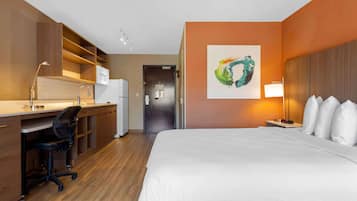Premium bedding, desk, iron/ironing board, free WiFi