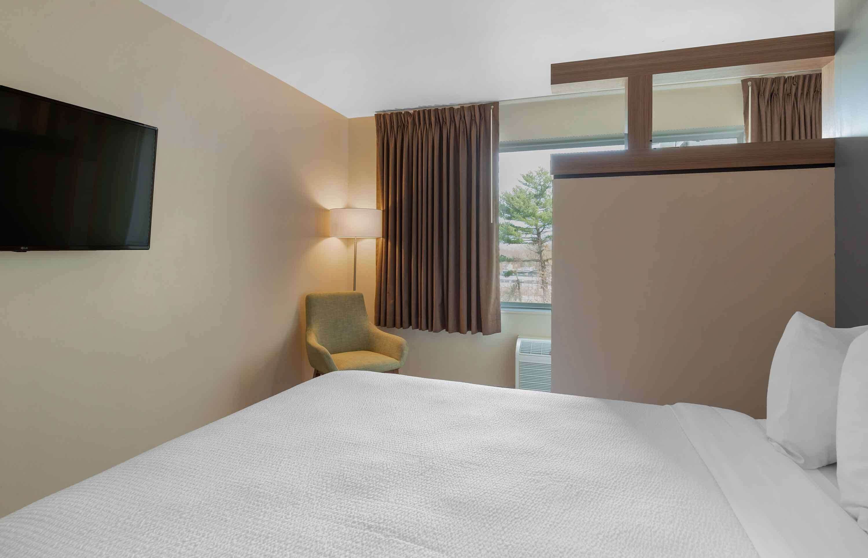 premium bedding, desk, iron/ironing board, free wifi