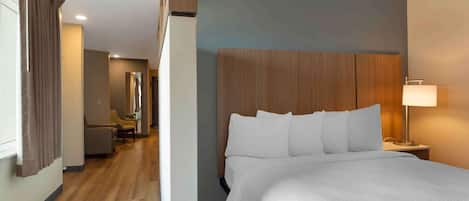 Premium bedding, desk, iron/ironing board, free WiFi