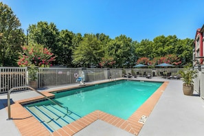 Piscine extérieure (ouverte en saison)