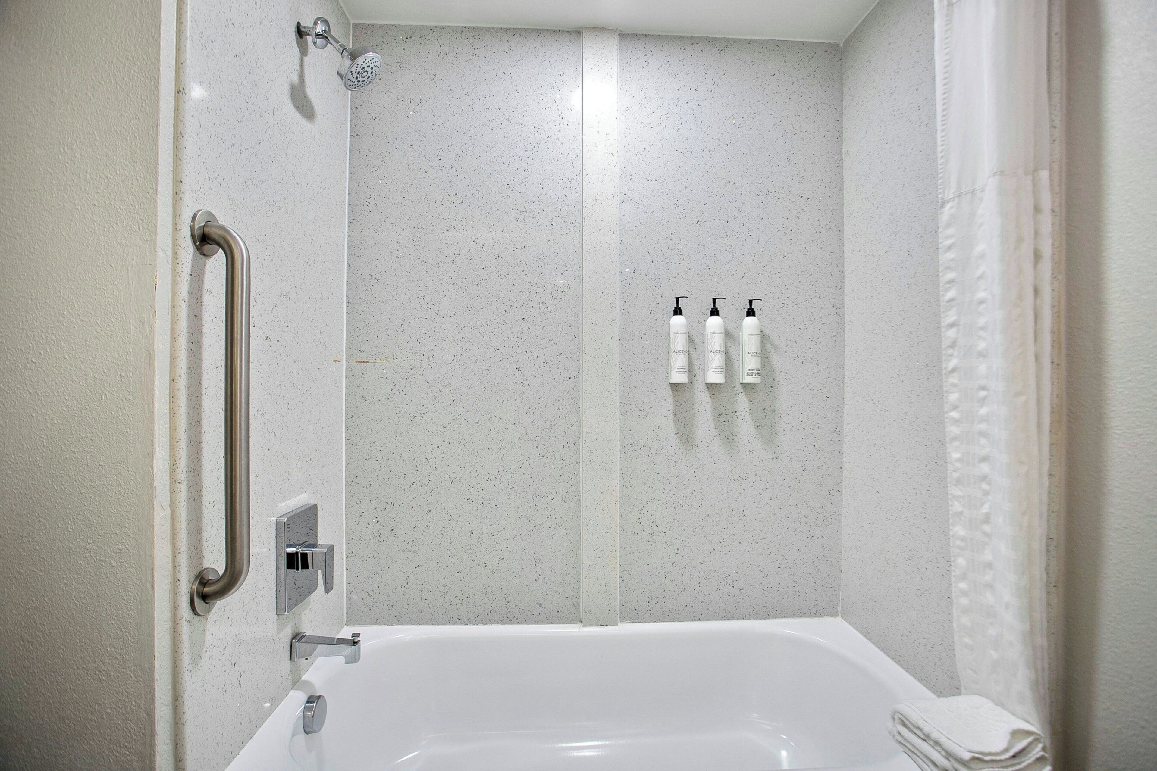 standard room, 2 queen beds, non smoking | bathroom | free toiletries, hair dryer, towels