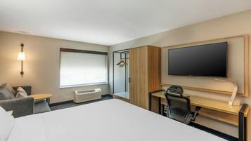 Standard Room, 1 King Bed with Sofa bed | Premium bedding, desk, laptop workspace, iron/ironing board