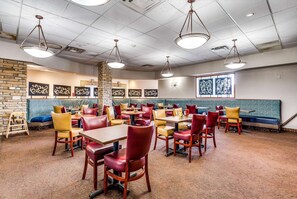 Free daily full breakfast  - Wyndham Garden Wichita Downtown (Wichita)