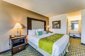 Room, 1 King Bed, Accessible, Non Smoking (Roll-In Shower) | Desk, blackout drapes, soundproofing, iron/ironing board