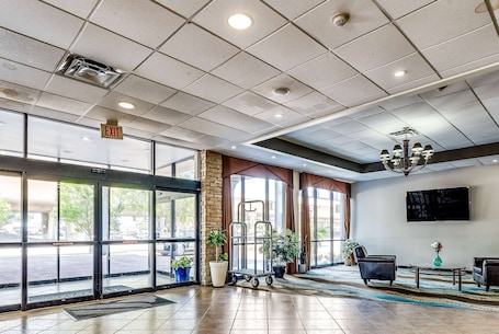 Lobby. Wyndham Garden Wichita Downtown