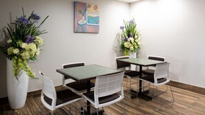 Dining - Microtel Inn & Suites by Wyndham Springfield (Springfield)