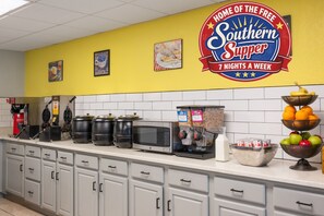 Buffet - Super 8 by Wyndham Lake City (Lake City)