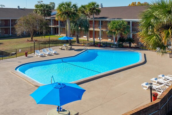 Outdoor pool, open 9:00 AM to 10:00 PM, pool loungers