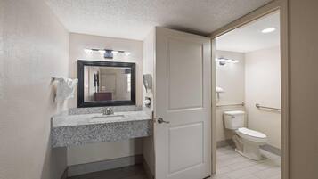 Camera, 1 letto king, accessibile ai disabili, al piano terra (Mobility) | Bagno accessibile ai disabili