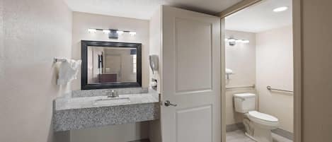 Room, 1 King Bed, Accessible, Ground Floor (Mobility) | Accessible bathroom