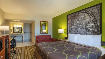 Duntäcken, bäddmadrasser, mörkläggningsgardiner och strykjärn/strykbräda