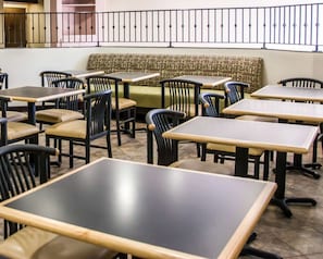 Tägliches inbegriffenes Frühstück zur Selbstbedienung