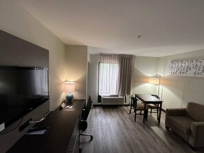 Business Suite, 2 Queen Beds, Non Smoking (Upgrade) | Premium bedding, desk, laptop workspace, blackout drapes