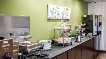 Desayuno de autoservicio incluido todos los días