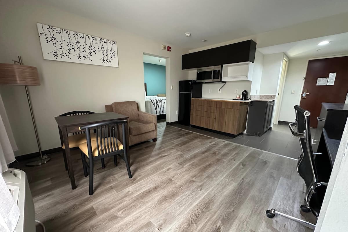 Business Suite, 2 Queen Beds, Non Smoking (Upgrade) | Premium bedding, desk, laptop workspace, blackout drapes