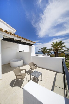 In-room safe, desk, blackout curtains, free cots/infant beds - FERGUS Style Bahamas (Sant Josep de sa Talaia)