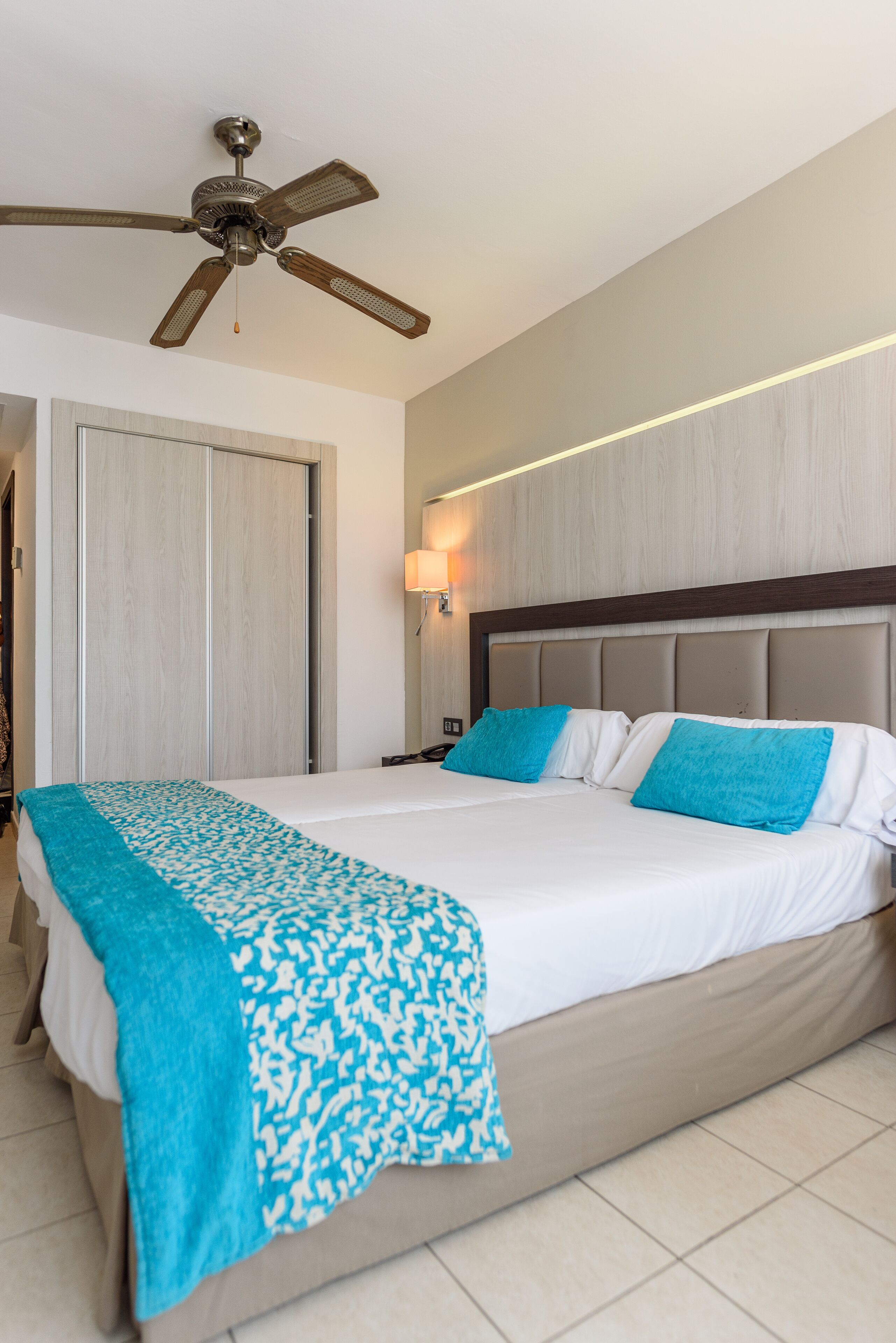 Foto - FERGUS Style Bahamas