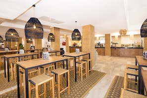 3 quầy bar/khu lounge, quầy bar bên hồ bơi