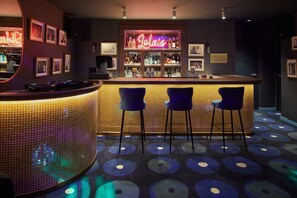2 bars/lounges, 2 poolside bars