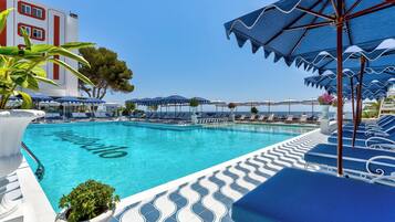 Kolam renang terbuka, payung kolam, kerusi lepak pantai