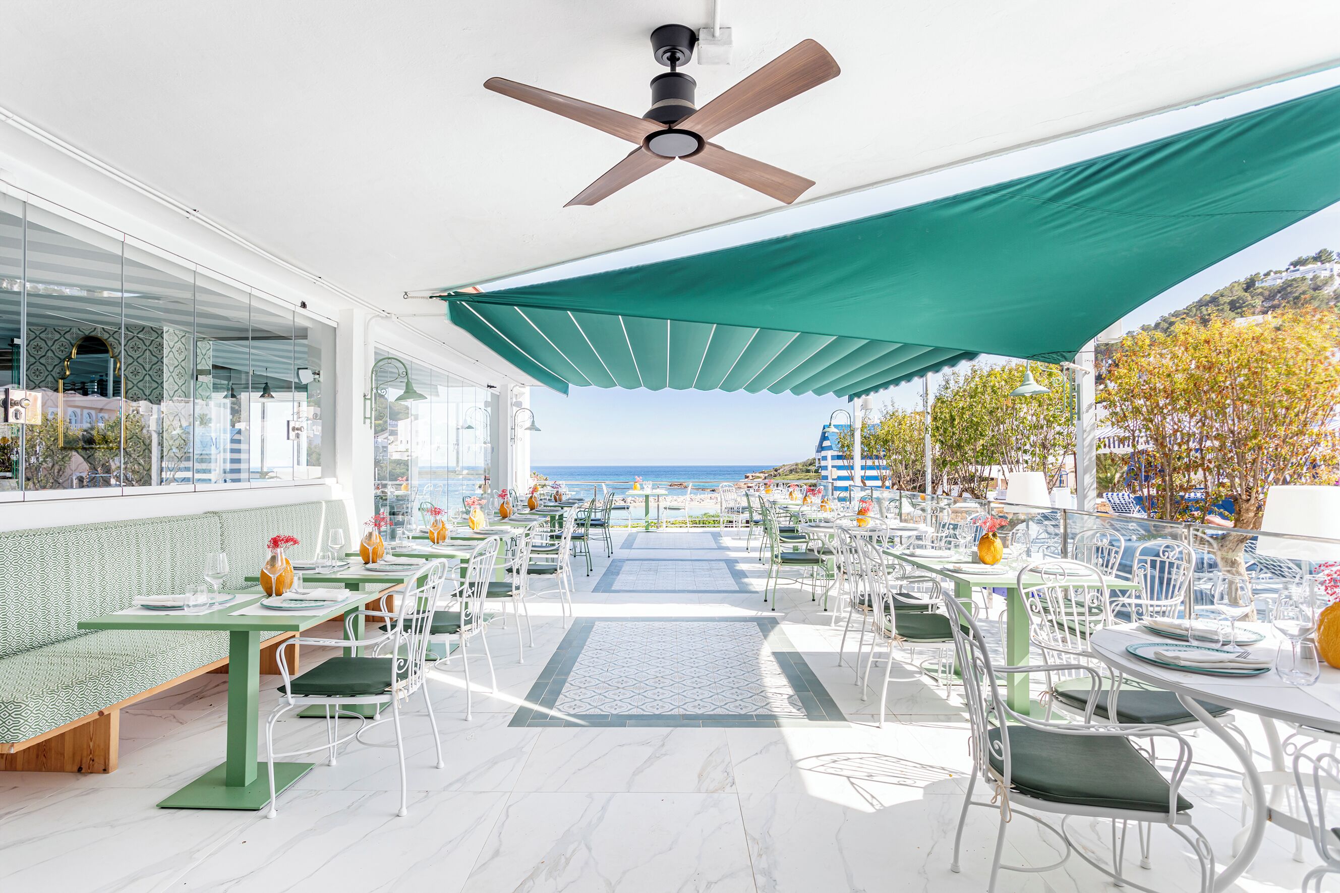 2 restoran, makan tengah hari dihidangkan, masakan Mediterranean 