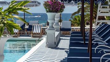 Outdoor pool, pool umbrellas, sun loungers