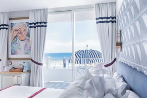 Minibar, coffres-forts dans les chambres, décoration personnalisée