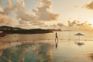 2 outdoor pools, pool umbrellas, sun loungers